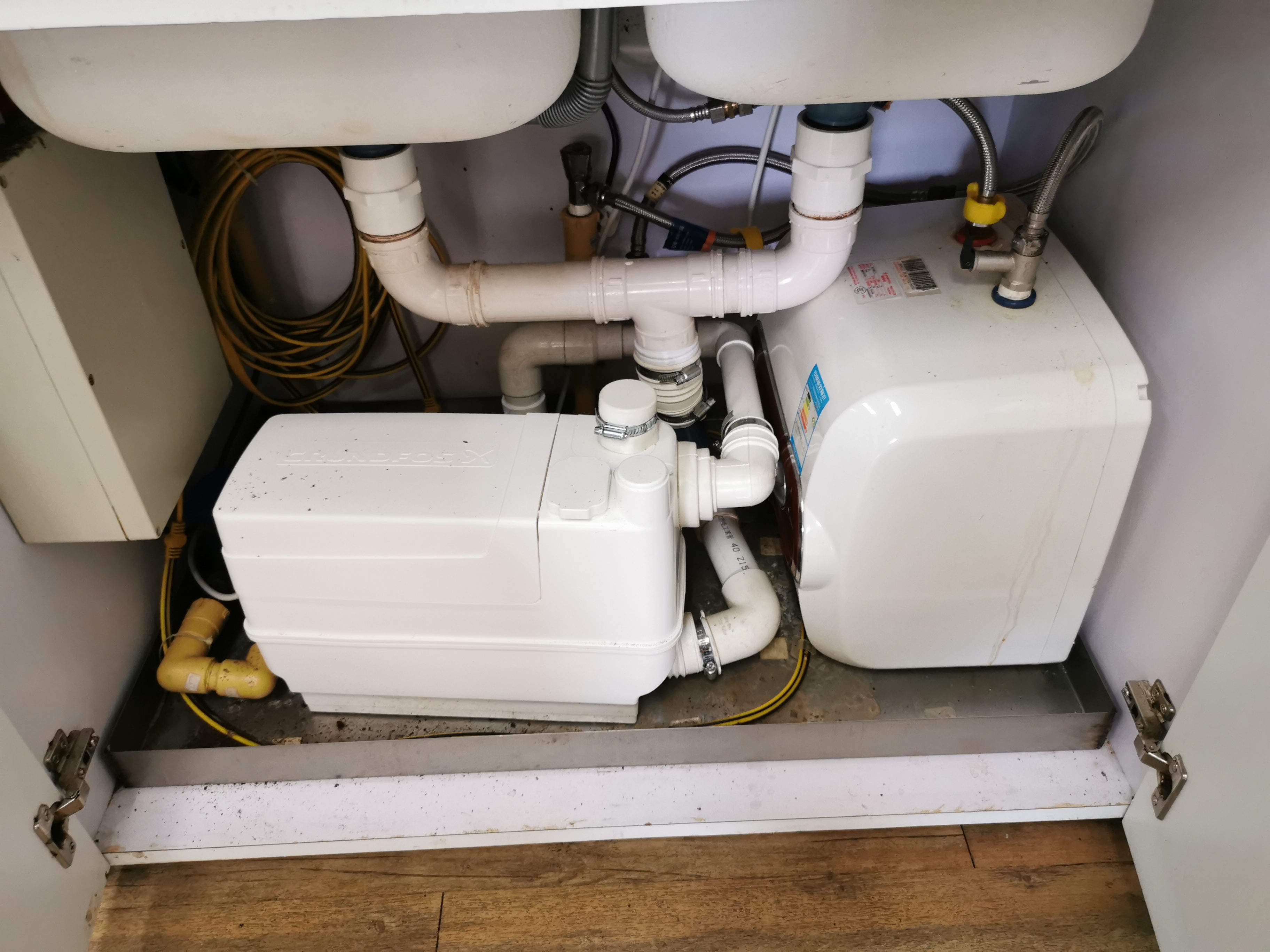 东银中心洗手台污水提升器安装 东银中心洗手台污水提升器安装